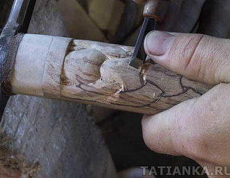 Вырезаем деревянную рукоятку меча